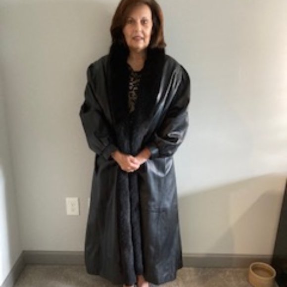 REVILLON PARIS BLACK LEATHER TUXEDO COAT - Picture 3 of 4